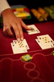 Antarmuka aplikasi mobile ug555 menampilkan slot games dan opsi deposit